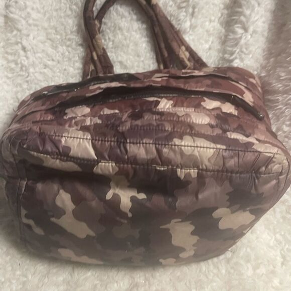 Sondra Roberts Squared quilted nylon burgundy & tan camouflage medium tote bag - Picture 7 of 14